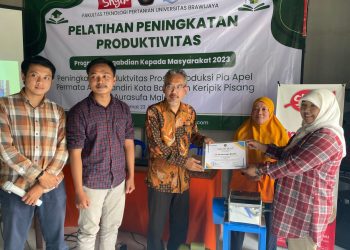 Pengabdian Masyarakat FTP UB Maksimalkan Produktivitas Pia Apel dan Keripik Pisang